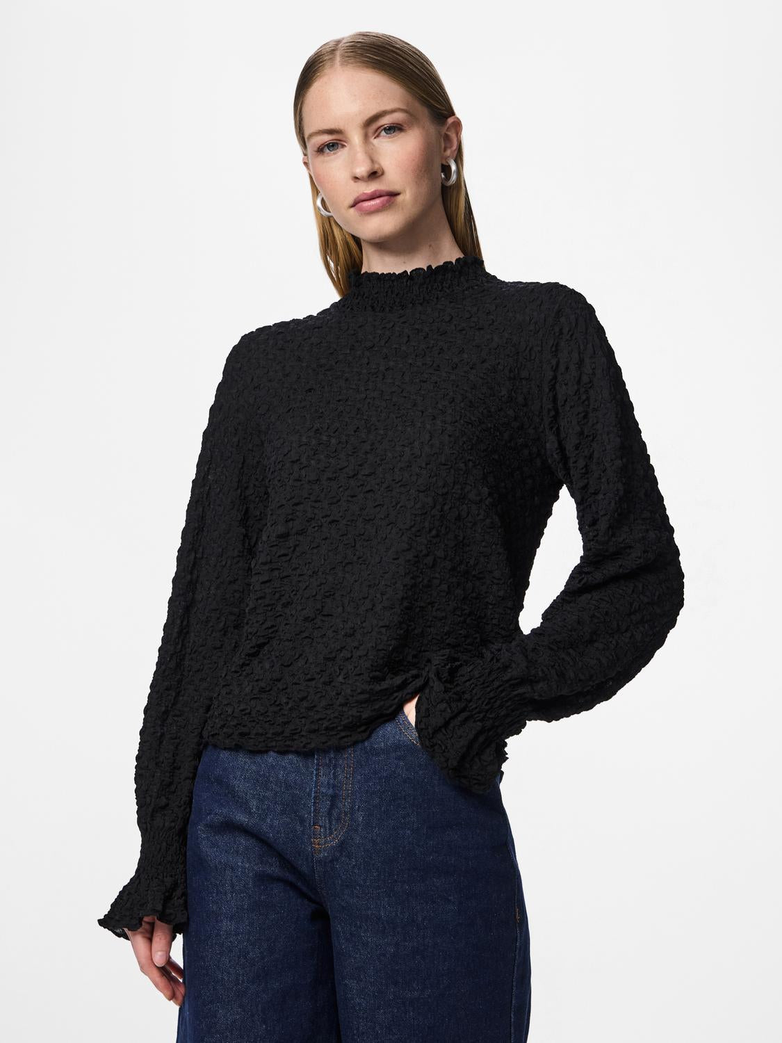 model_shot-front